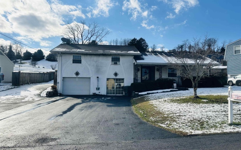 206 Gilbob Street, Fairmont, West Virginia 26554-9998, 3 Bedrooms Bedrooms, 10 Rooms Rooms,1 BathroomBathrooms,Single Family Detached,For Sale,Gilbob,10163077