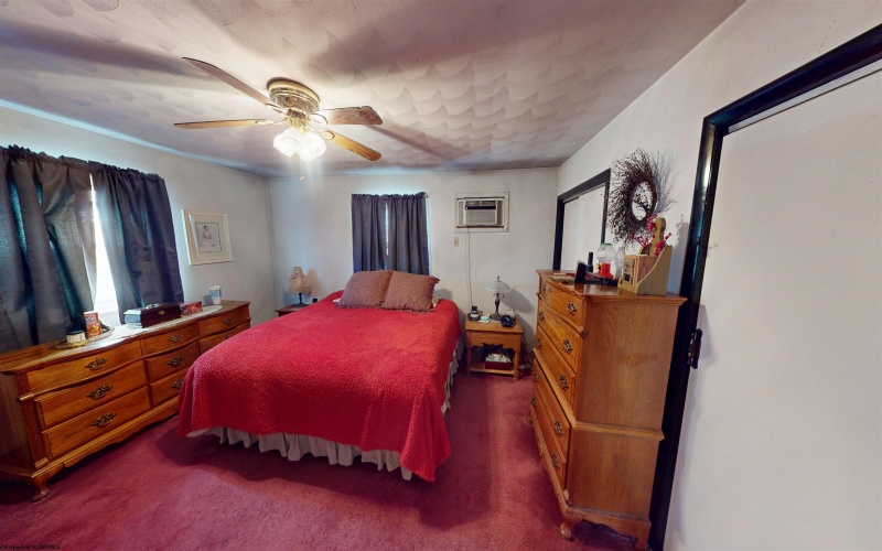 206 Gilbob Street, Fairmont, West Virginia 26554-9998, 3 Bedrooms Bedrooms, 10 Rooms Rooms,1 BathroomBathrooms,Single Family Detached,For Sale,Gilbob,10163077