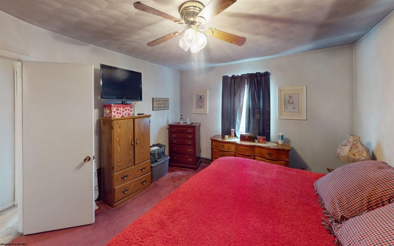 206 Gilbob Street, Fairmont, West Virginia 26554-9998, 3 Bedrooms Bedrooms, 10 Rooms Rooms,1 BathroomBathrooms,Single Family Detached,For Sale,Gilbob,10163077