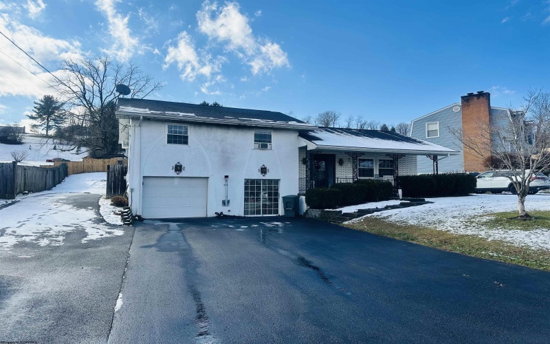 206 Gilbob Street, Fairmont, West Virginia 26554-9998, 3 Bedrooms Bedrooms, 10 Rooms Rooms,1 BathroomBathrooms,Single Family Detached,For Sale,Gilbob,10163077