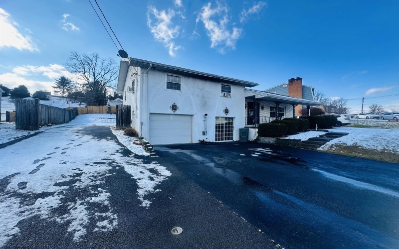 206 Gilbob Street, Fairmont, West Virginia 26554-9998, 3 Bedrooms Bedrooms, 10 Rooms Rooms,1 BathroomBathrooms,Single Family Detached,For Sale,Gilbob,10163077