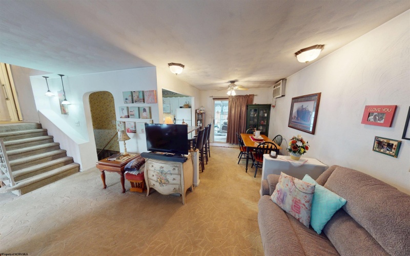 206 Gilbob Street, Fairmont, West Virginia 26554-9998, 3 Bedrooms Bedrooms, 10 Rooms Rooms,1 BathroomBathrooms,Single Family Detached,For Sale,Gilbob,10163077