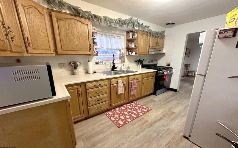 119 3rd Street, Weston, West Virginia 26452, 3 Bedrooms Bedrooms, 6 Rooms Rooms,1 BathroomBathrooms,Single Family Detached,For Sale,3rd,10163080