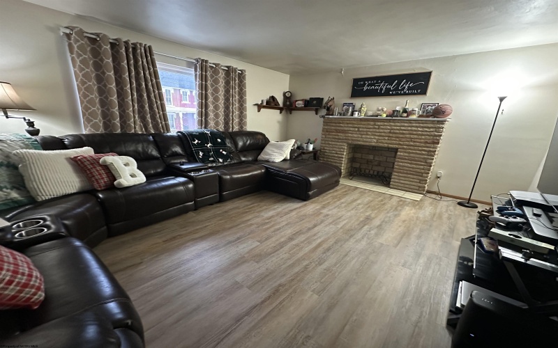 119 3rd Street, Weston, West Virginia 26452, 3 Bedrooms Bedrooms, 6 Rooms Rooms,1 BathroomBathrooms,Single Family Detached,For Sale,3rd,10163080