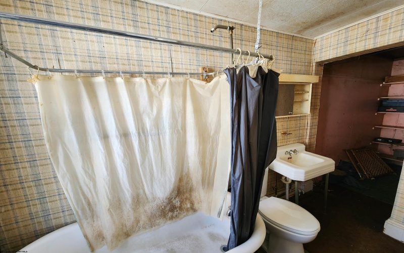 600 Linden Avenue, Clarksburg, West Virginia 26301, ,Multi-unit/income,For Sale,Linden,10159501