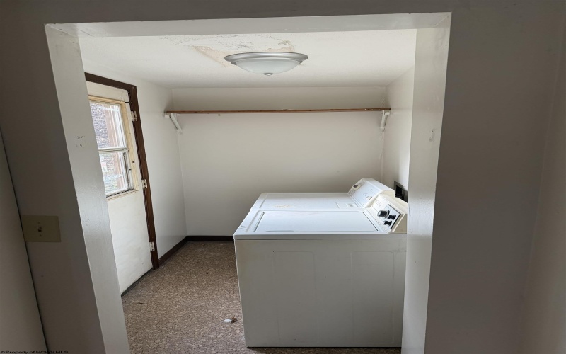 112 Cornell Avenue, Morgantown, West Virginia 26505, ,Multi-unit/income,For Sale,Cornell,10163091