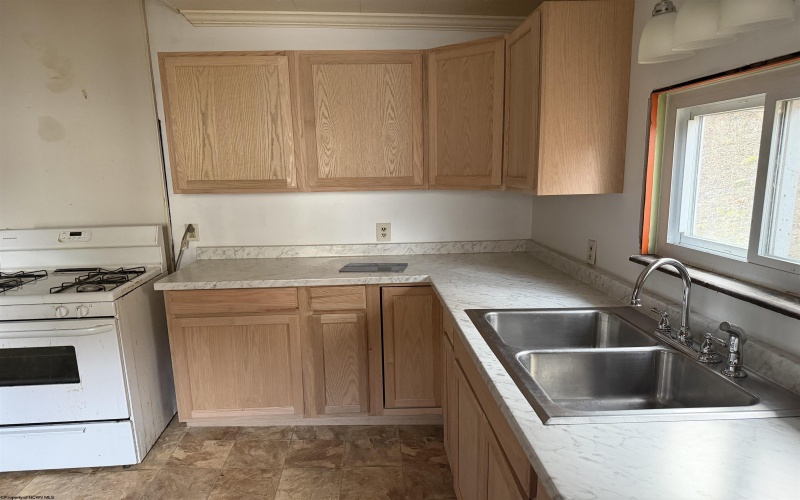 112 Cornell Avenue, Morgantown, West Virginia 26505, ,Multi-unit/income,For Sale,Cornell,10163091