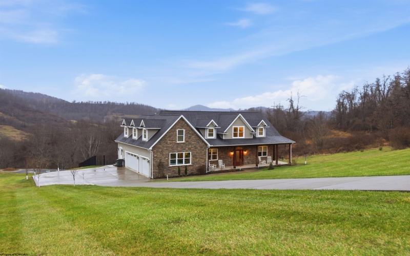 20 Blue Quill Road, Bridgeport, West Virginia 26330, 4 Bedrooms Bedrooms, 11 Rooms Rooms,4 BathroomsBathrooms,Single Family Detached,For Sale,Blue Quill,10163090