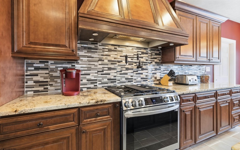 20 Blue Quill Road, Bridgeport, West Virginia 26330, 4 Bedrooms Bedrooms, 11 Rooms Rooms,4 BathroomsBathrooms,Single Family Detached,For Sale,Blue Quill,10163090