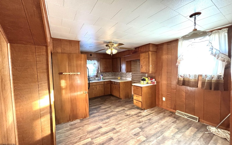 108 Ashcraft Court, Clarksburg, West Virginia 26301, 4 Bedrooms Bedrooms, 8 Rooms Rooms,1 BathroomBathrooms,Single Family Detached,For Sale,Ashcraft,10163084