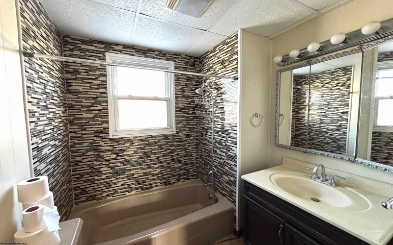 108 Ashcraft Court, Clarksburg, West Virginia 26301, 4 Bedrooms Bedrooms, 8 Rooms Rooms,1 BathroomBathrooms,Single Family Detached,For Sale,Ashcraft,10163084