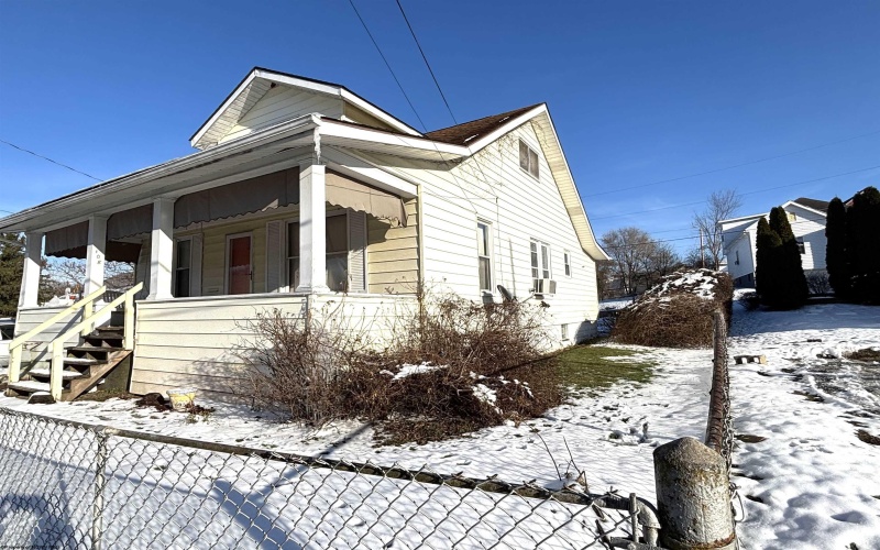 108 Ashcraft Court, Clarksburg, West Virginia 26301, 4 Bedrooms Bedrooms, 8 Rooms Rooms,1 BathroomBathrooms,Single Family Detached,For Sale,Ashcraft,10163084