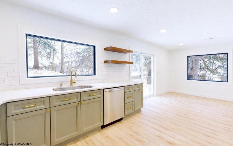 1231 Bell Run Road, Fairmont, West Virginia 26554-1406, 3 Bedrooms Bedrooms, 6 Rooms Rooms,2 BathroomsBathrooms,Single Family Detached,For Sale,Bell Run,10163083