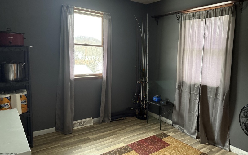 49 New York Avenue, West Union, West Virginia 26456, 3 Bedrooms Bedrooms, 6 Rooms Rooms,1 BathroomBathrooms,Single Family Detached,For Sale,New York,10163085