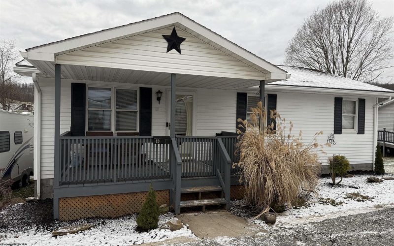 49 New York Avenue, West Union, West Virginia 26456, 3 Bedrooms Bedrooms, 6 Rooms Rooms,1 BathroomBathrooms,Single Family Detached,For Sale,New York,10163085