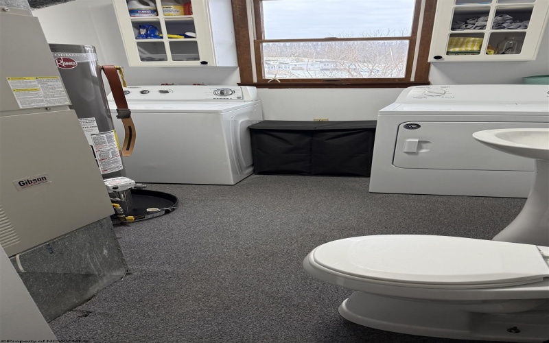 49 New York Avenue, West Union, West Virginia 26456, 3 Bedrooms Bedrooms, 6 Rooms Rooms,1 BathroomBathrooms,Single Family Detached,For Sale,New York,10163085