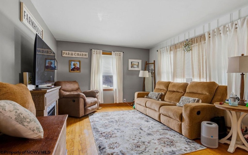 411 Roane Avenue, Clarksburg, West Virginia 26301, 3 Bedrooms Bedrooms, 6 Rooms Rooms,2 BathroomsBathrooms,Single Family Detached,For Sale,Roane,10163088