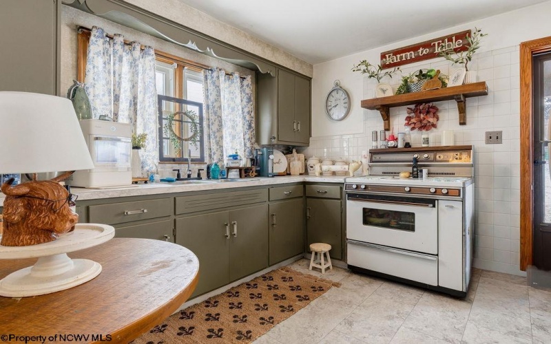 411 Roane Avenue, Clarksburg, West Virginia 26301, 3 Bedrooms Bedrooms, 6 Rooms Rooms,2 BathroomsBathrooms,Single Family Detached,For Sale,Roane,10163088