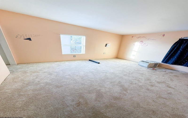 22 FREELAND Street, Fairmont, West Virginia 26554, 1 Bedroom Bedrooms, 9 Rooms Rooms,2 BathroomsBathrooms,Single Family Detached,For Sale,FREELAND,10163102