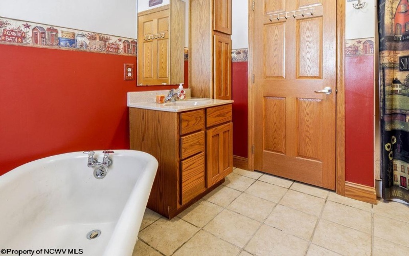 559 Hornors Run Road, Shinnston, West Virginia 26431, 6 Bedrooms Bedrooms, 13 Rooms Rooms,3 BathroomsBathrooms,Single Family Detached,For Sale,Hornors Run,10163112