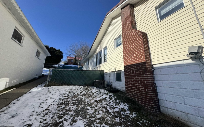 1412 Hood Street, Fairmont, West Virginia 26554, 2 Bedrooms Bedrooms, 5 Rooms Rooms,1 BathroomBathrooms,Single Family Detached,For Sale,Hood,10163111 1412 Hood Street, Fairmont, West Virginia 26554, 2 Bedrooms Bedrooms, 5 Rooms Rooms,1 BathroomBathrooms,Single Family Detached,For Sale,Hood,10163111