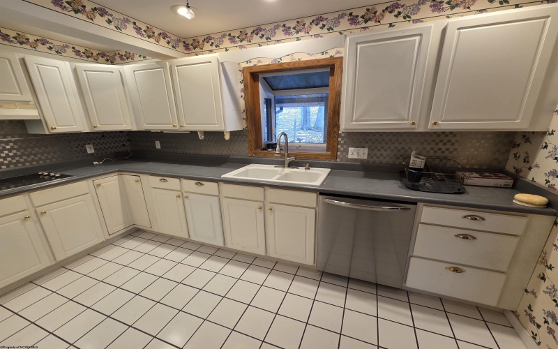 2 Fox Ridge Road, Elkins, West Virginia 26241, 4 Bedrooms Bedrooms, 7 Rooms Rooms,2 BathroomsBathrooms,Single Family Detached,For Sale,Fox Ridge,10163125