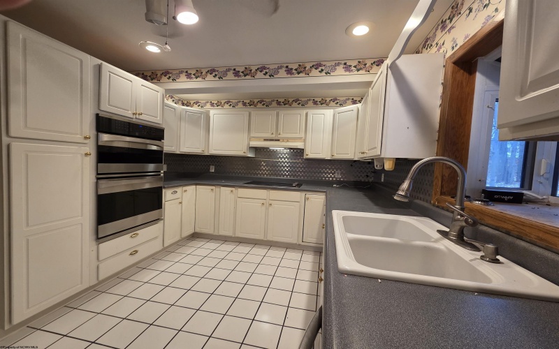 2 Fox Ridge Road, Elkins, West Virginia 26241, 4 Bedrooms Bedrooms, 7 Rooms Rooms,2 BathroomsBathrooms,Single Family Detached,For Sale,Fox Ridge,10163125