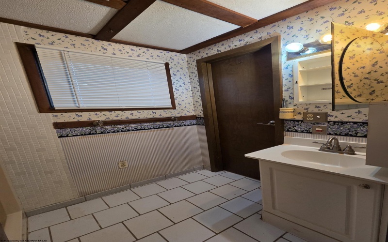 2 Fox Ridge Road, Elkins, West Virginia 26241, 4 Bedrooms Bedrooms, 7 Rooms Rooms,2 BathroomsBathrooms,Single Family Detached,For Sale,Fox Ridge,10163125