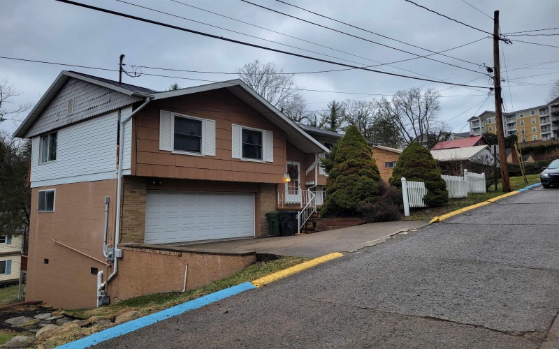 929 Garrison Avenue, Morgantown, West Virginia 26505, 3 Bedrooms Bedrooms, 7 Rooms Rooms,2 BathroomsBathrooms,Single Family Detached,For Sale,Garrison,10163119