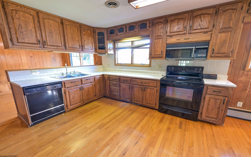 100 Goodwin Court, Nutter Fort, West Virginia 26301, 2 Bedrooms Bedrooms, 8 Rooms Rooms,2 BathroomsBathrooms,Single Family Detached,For Sale,Goodwin,10163133