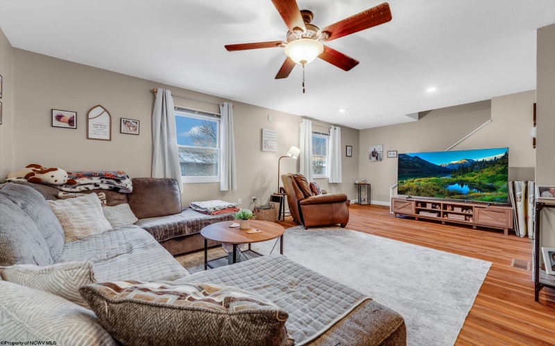 212 Stonegate Circle, Morgantown, West Virginia 26505, 3 Bedrooms Bedrooms, 5 Rooms Rooms,2 BathroomsBathrooms,Single Family Attached,For Sale,Stonegate,10163143