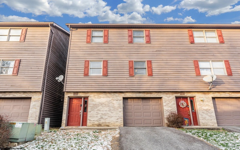 212 Stonegate Circle, Morgantown, West Virginia 26505, 3 Bedrooms Bedrooms, 5 Rooms Rooms,2 BathroomsBathrooms,Single Family Attached,For Sale,Stonegate,10163143