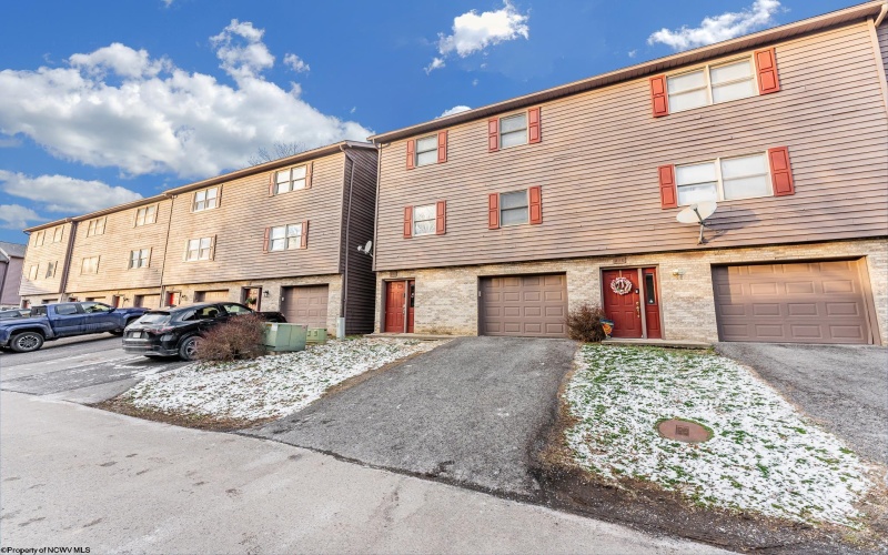 212 Stonegate Circle, Morgantown, West Virginia 26505, 3 Bedrooms Bedrooms, 5 Rooms Rooms,2 BathroomsBathrooms,Single Family Attached,For Sale,Stonegate,10163143