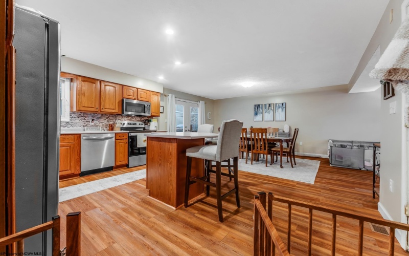 212 Stonegate Circle, Morgantown, West Virginia 26505, 3 Bedrooms Bedrooms, 5 Rooms Rooms,2 BathroomsBathrooms,Single Family Attached,For Sale,Stonegate,10163143