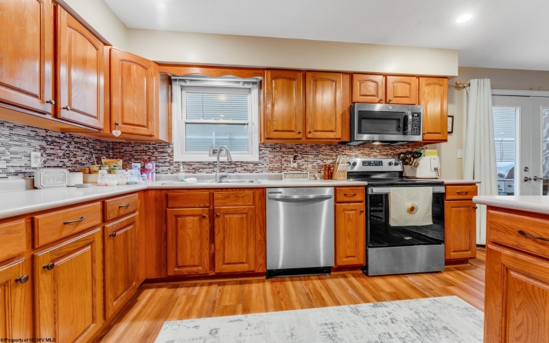 212 Stonegate Circle, Morgantown, West Virginia 26505, 3 Bedrooms Bedrooms, 5 Rooms Rooms,2 BathroomsBathrooms,Single Family Attached,For Sale,Stonegate,10163143