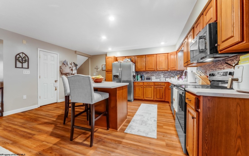 212 Stonegate Circle, Morgantown, West Virginia 26505, 3 Bedrooms Bedrooms, 5 Rooms Rooms,2 BathroomsBathrooms,Single Family Attached,For Sale,Stonegate,10163143