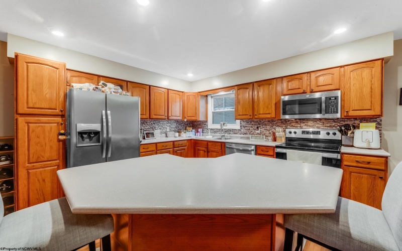 212 Stonegate Circle, Morgantown, West Virginia 26505, 3 Bedrooms Bedrooms, 5 Rooms Rooms,2 BathroomsBathrooms,Single Family Attached,For Sale,Stonegate,10163143