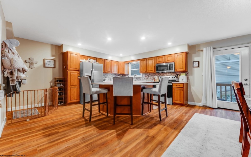 212 Stonegate Circle, Morgantown, West Virginia 26505, 3 Bedrooms Bedrooms, 5 Rooms Rooms,2 BathroomsBathrooms,Single Family Attached,For Sale,Stonegate,10163143