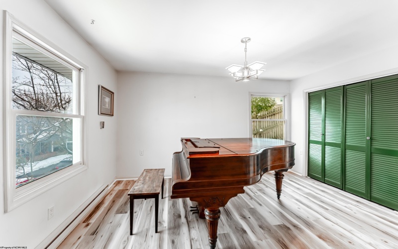 338 Jackson Avenue, Morgantown, West Virginia 26501, 3 Bedrooms Bedrooms, 9 Rooms Rooms,2 BathroomsBathrooms,Single Family Detached,For Sale,Jackson,10163147