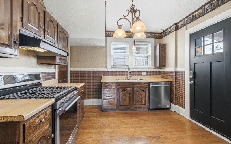 115 Hartland Avenue, Clarksburg, West Virginia 26301, 3 Bedrooms Bedrooms, 7 Rooms Rooms,1 BathroomBathrooms,Single Family Detached,For Sale,Hartland,10163138