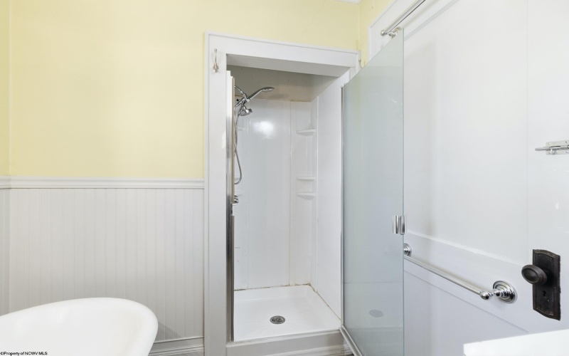 115 Hartland Avenue, Clarksburg, West Virginia 26301, 3 Bedrooms Bedrooms, 7 Rooms Rooms,1 BathroomBathrooms,Single Family Detached,For Sale,Hartland,10163138