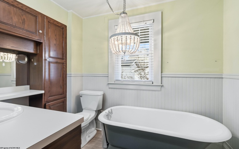 115 Hartland Avenue, Clarksburg, West Virginia 26301, 3 Bedrooms Bedrooms, 7 Rooms Rooms,1 BathroomBathrooms,Single Family Detached,For Sale,Hartland,10163138