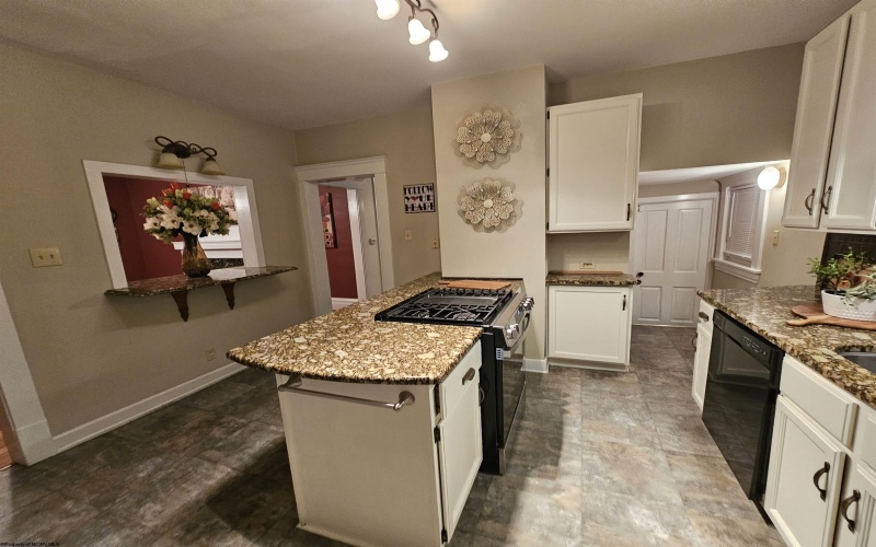 228 Morris Street, Morgantown, West Virginia 26501, 4 Bedrooms Bedrooms, 8 Rooms Rooms,2 BathroomsBathrooms,Single Family Detached,For Sale,Morris,10163144