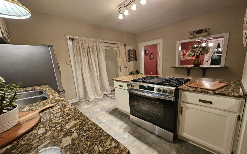 228 Morris Street, Morgantown, West Virginia 26501, 4 Bedrooms Bedrooms, 8 Rooms Rooms,2 BathroomsBathrooms,Single Family Detached,For Sale,Morris,10163144