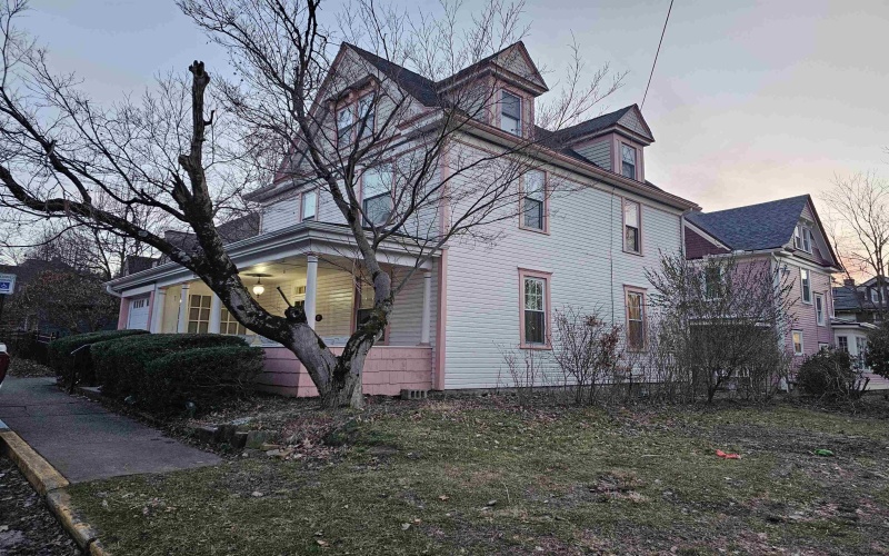 228 Morris Street, Morgantown, West Virginia 26501, 4 Bedrooms Bedrooms, 8 Rooms Rooms,2 BathroomsBathrooms,Single Family Detached,For Sale,Morris,10163144