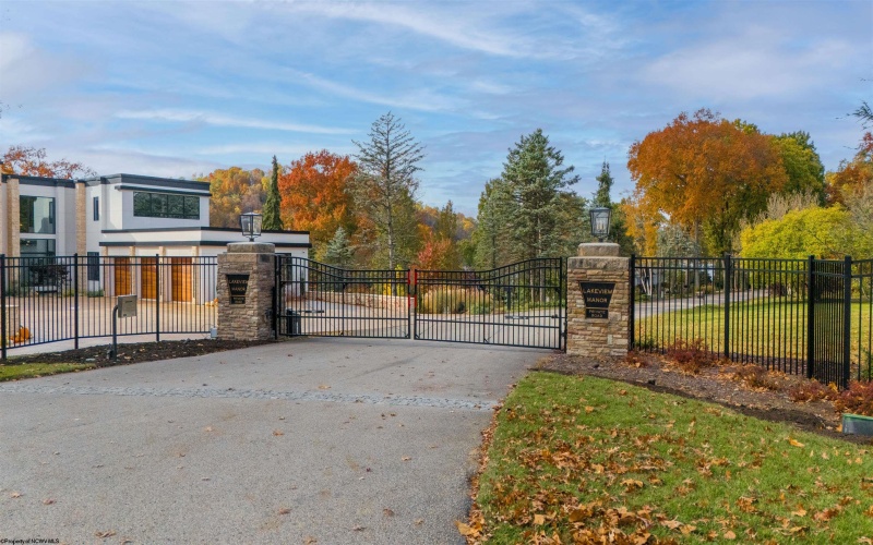 272 Lakeview Manor, Morgantown, West Virginia 26508-2907, 3 Bedrooms Bedrooms, 7 Rooms Rooms,3 BathroomsBathrooms,Residential Rentals,For Rent,Lakeview,10163164