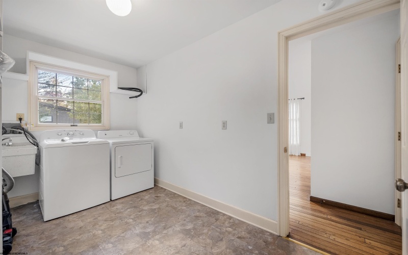 272 Lakeview Manor, Morgantown, West Virginia 26508-2907, 3 Bedrooms Bedrooms, 7 Rooms Rooms,3 BathroomsBathrooms,Residential Rentals,For Rent,Lakeview,10163164