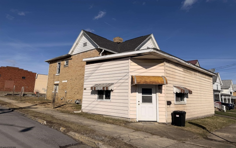 1123 Virginia Avenue, Fairmont, West Virginia 26554, ,Multi-unit/income,For Sale,Virginia,10163176