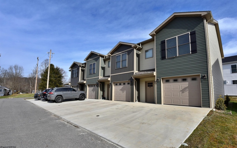 19-25 Goliath Drive, Shinnston, West Virginia 26431, ,Multi-unit/income,For Sale,Goliath,10163177