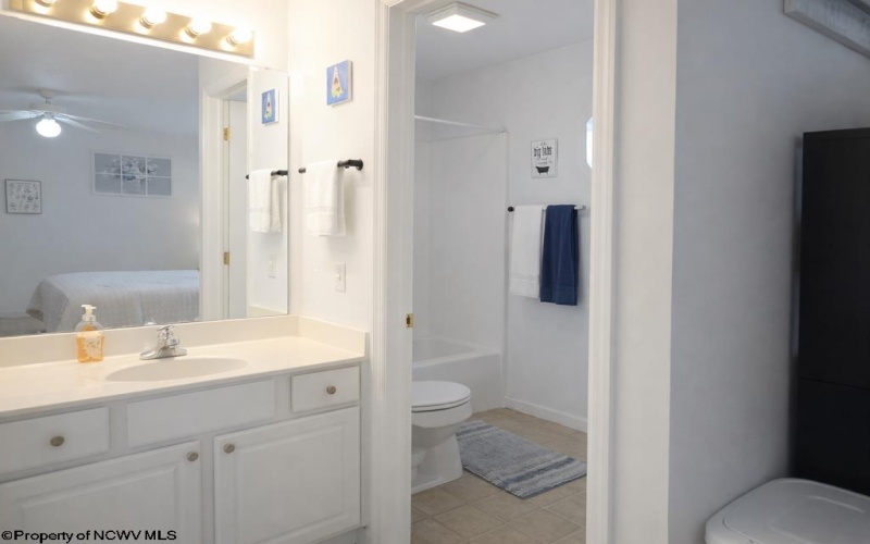 1340 Headlee Avenue, Morgantown, West Virginia 26505-4200, 3 Bedrooms Bedrooms, 6 Rooms Rooms,3 BathroomsBathrooms,Residential Rentals,For Rent,Headlee,10163172